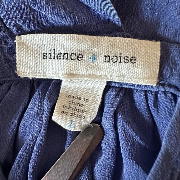 Silence‎ + Noise Womens Silk V-Neck Top sz L Blue Sleeveless Pullover Sexy - Picture 4 of 5